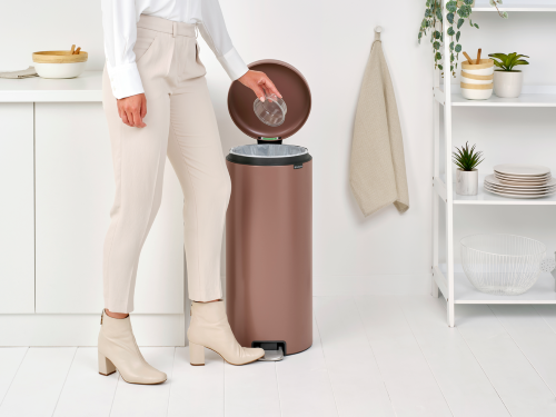 234040 Kvalitní NEWICON Hnědý koš na odpadky s pedálem 30 l od Brabantia (9)